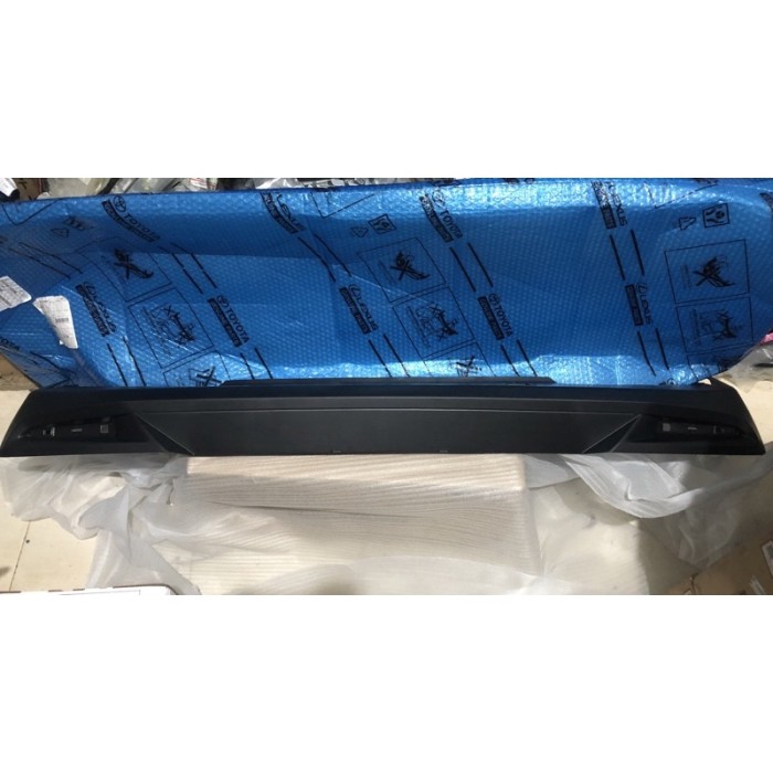 Ốp cản sau dưới Toyota Raize 2021-2023