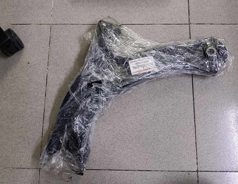 Càng A trước bên phải Toyota Corolla Cross 2020