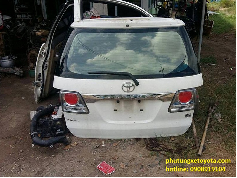 Cốp sau fortuner 2009