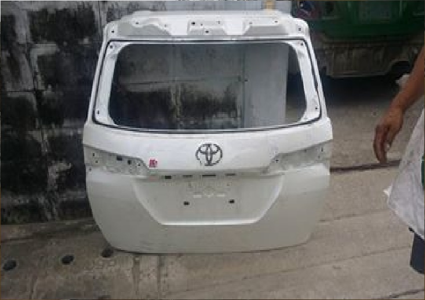 Cốp sau Fortuner