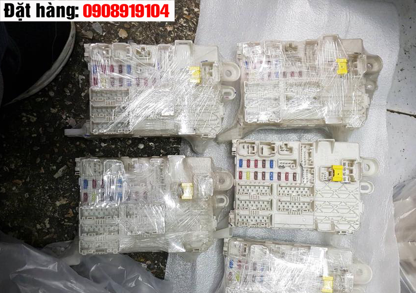 Hộp cầu chì trong innova cũ