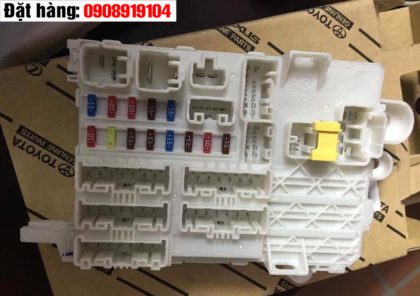 Hộp cầu chì taplo innova
