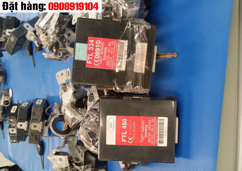 Hộp lock cửa innova