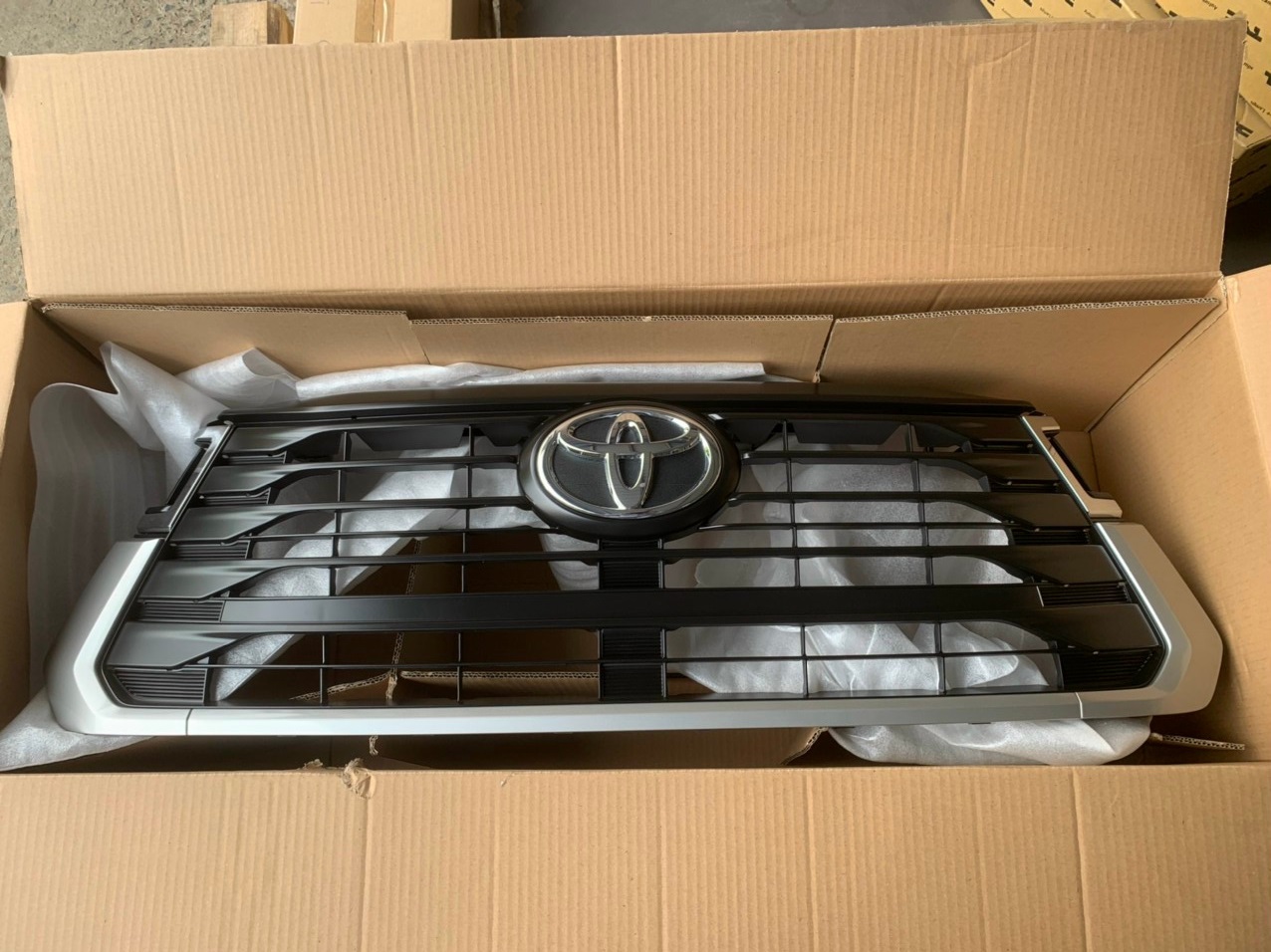 Mặt calang Toyota Innova 2021 bản E